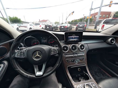 Used 2017 Mercedes-Benz C 300 4MATIC Sedan image 21