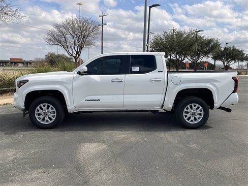 New 2026 Toyota Tacoma SR5 image 8
