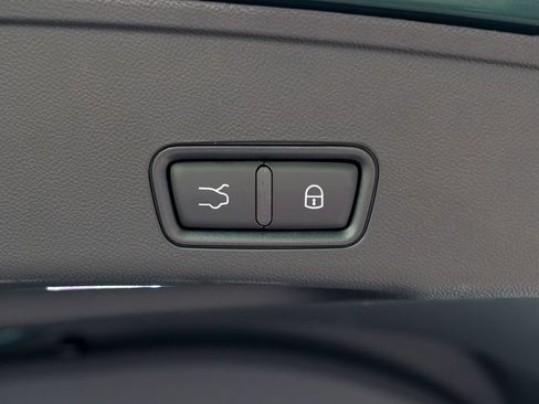 Used 2025 Maserati Grecale Modena AWD/4WD image 63