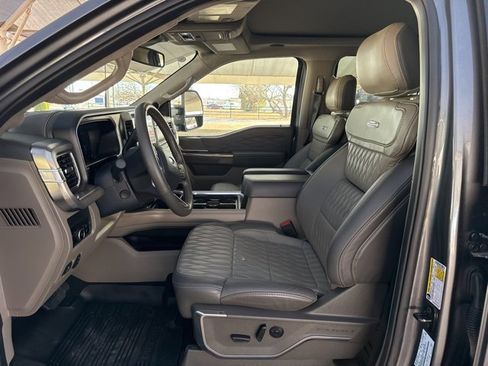 Used 2025 Ford F350 Platinum w/ Platinum Plus Package image 14
