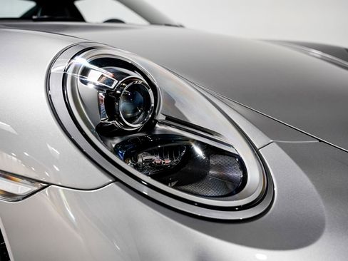 Used 2018 Porsche 911 Carrera T RWD image 42