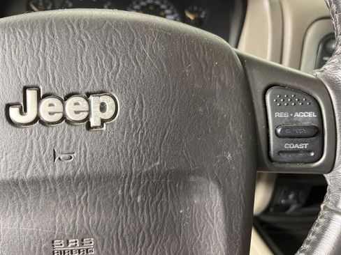 Used 2004 Jeep Grand Cherokee Laredo w/ Tan Your Hide Group image 10