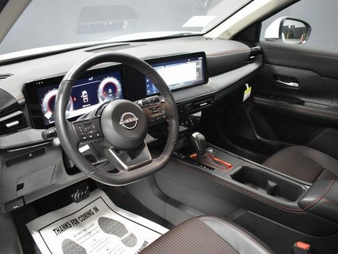 Certified 2025 Nissan Kicks SR image 4