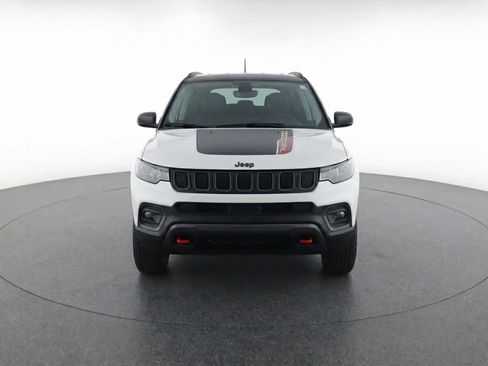 Used 2025 Jeep Compass Trailhawk image 2
