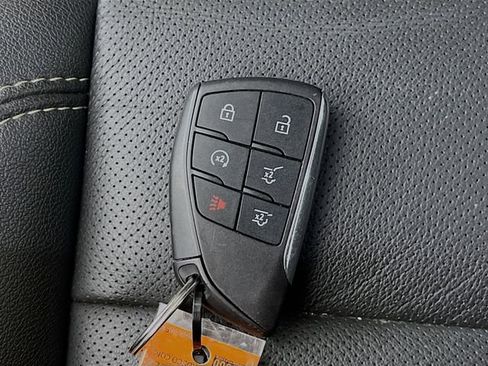 Used 2024 GMC Yukon XL SLT w/ SLT Luxury Package image 20