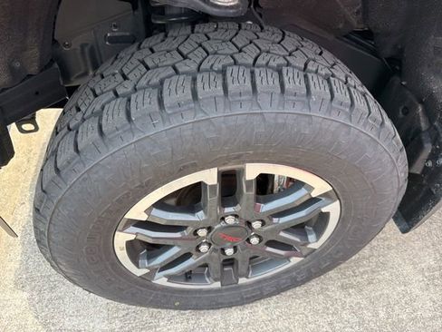 Used 2025 Toyota Tacoma TRD Sport AWD/4WD image 2