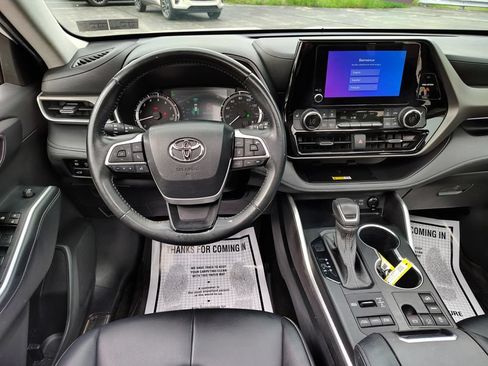 Used 2023 Toyota Highlander XLE AWD/4WD image 28