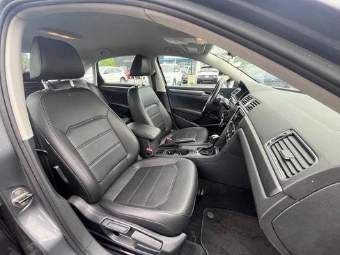 Used 2017 Volkswagen Passat 1.8T R-Line FWD image 12