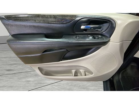 Used 2017 Dodge Grand Caravan SE FWD image 10