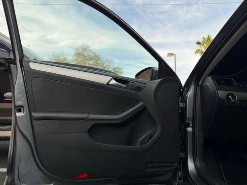 Used 2017 Volkswagen Jetta S image 35