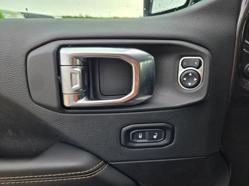 Used 2025 Jeep Wrangler Unlimited Sahara AWD/4WD image 13
