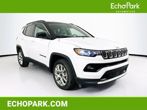 Used 2025 Jeep Compass Limited AWD/4WD image 1
