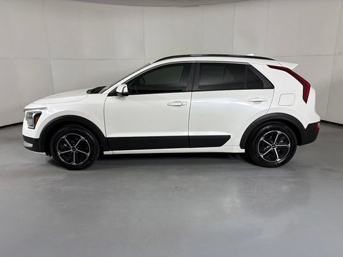 Used 2024 Kia Niro EX FWD image 5