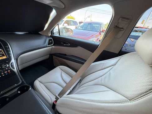 Used 2017 Lincoln MKX Reserve FWD image 43