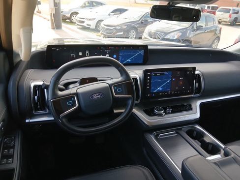 Used 2025 Ford Expedition Platinum AWD/4WD image 27
