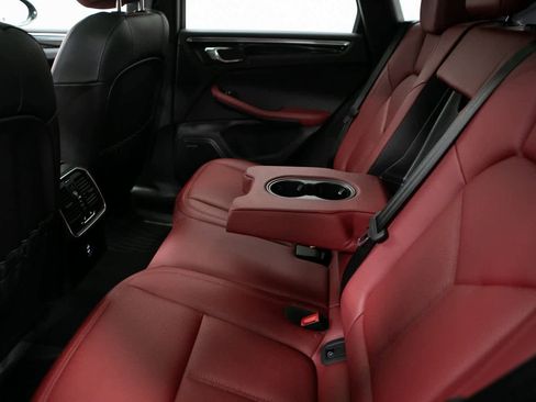 Certified 2025 Porsche Macan image 30