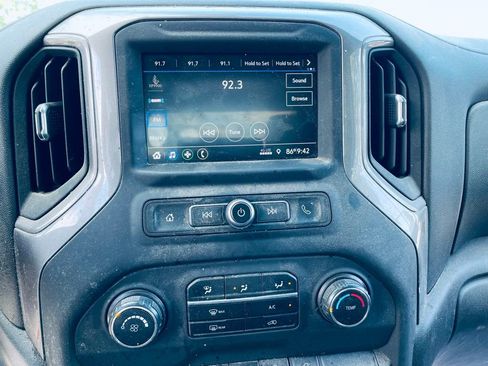Used 2020 Chevrolet Silverado 1500 Custom w/ Custom Value Package AWD/4WD image 17