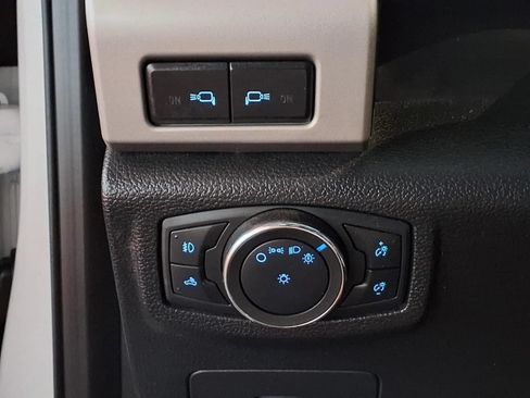 Used 2015 Ford F150 Lariat w/ Equipment Group 502A Luxury AWD/4WD image 19