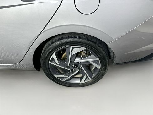 Used 2025 Hyundai Elantra SEL FWD image 11