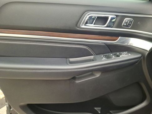 Used 2017 Ford Explorer Limited image 10