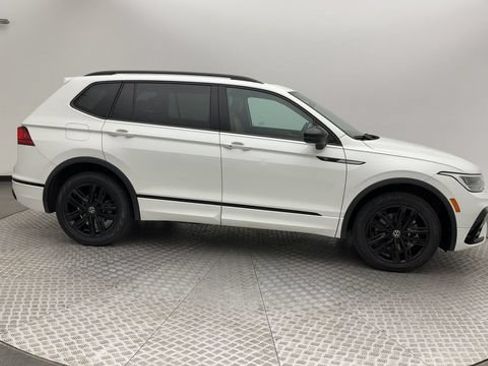 Used 2022 Volkswagen Tiguan SE R-Line AWD/4WD image 9
