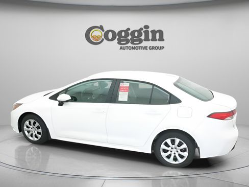 Certified 2025 Toyota Corolla LE FWD image 7