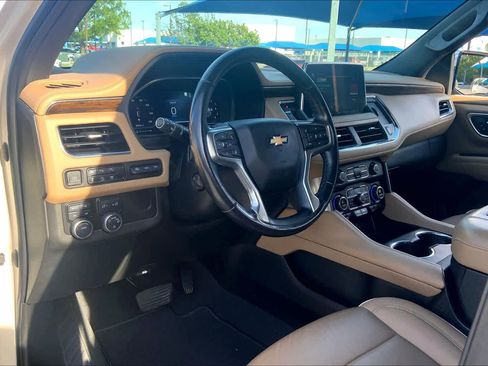 Used 2023 Chevrolet Suburban Premier AWD/4WD image 18