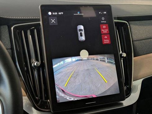 New 2025 Volvo XC90 B6 Core w/ Protection Package Premier image 12