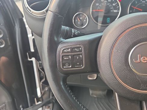 Used 2015 Jeep Wrangler Unlimited Sahara w/ Connectivity Group AWD/4WD image 24