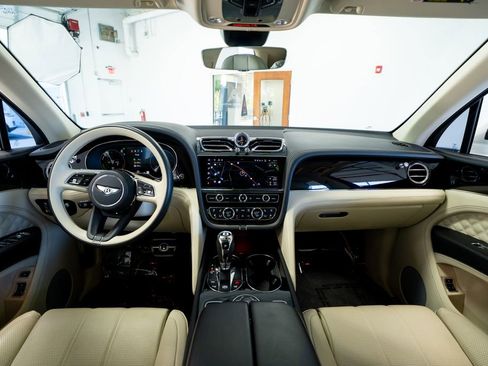 Used 2021 Bentley Bentayga Plug-In Hybrid AWD/4WD image 50