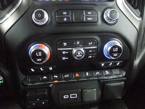 Certified 2022 GMC Sierra 1500 AT4 w/ AT4 Premium Package AWD/4WD image 35