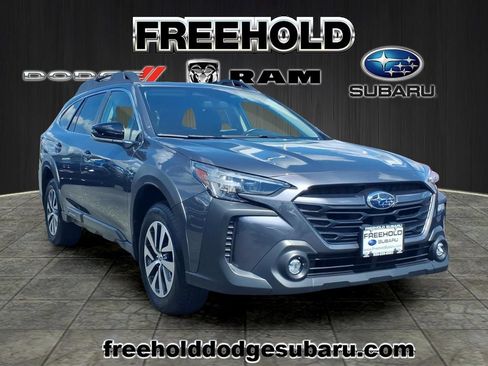 Used 2024 Subaru Outback Premium AWD/4WD image 1