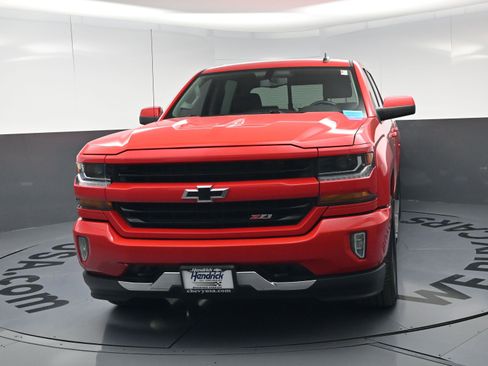 Used 2018 Chevrolet Silverado 1500 LT w/ All Star Edition image 5