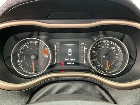 Used 2016 Jeep Cherokee Latitude AWD/4WD image 5
