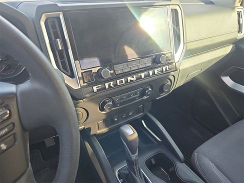 Used 2025 Nissan Frontier SV image 7