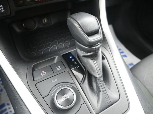 Used 2025 Toyota RAV4 XLE AWD/4WD image 23