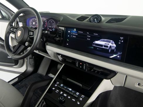 Certified 2026 Porsche Cayenne E-Hybrid AWD/4WD image 32