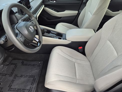 Used 2025 Honda Accord SE image 9