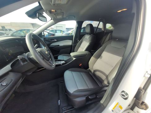 Used 2025 Chevrolet Trax LT image 10