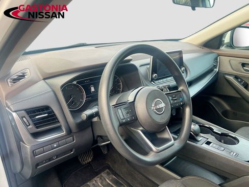 Used 2023 Nissan Rogue SV image 11