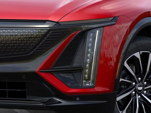 New 2025 Cadillac Lyriq Sport image 10