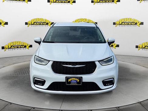 Used 2023 Chrysler Pacifica Touring-L FWD image 8