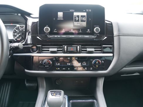 Used 2025 Nissan Pathfinder SV AWD/4WD image 23