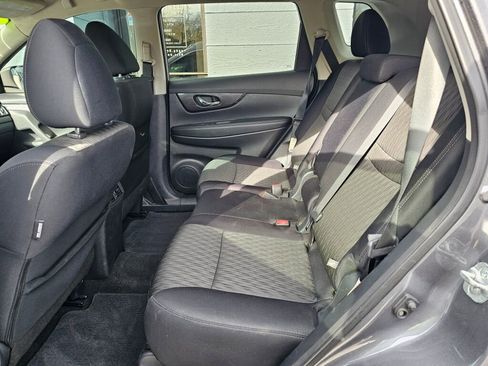 Used 2019 Nissan Rogue SV image 17