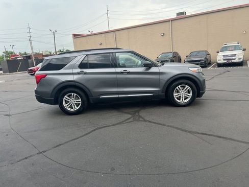 Used 2023 Ford Explorer XLT w/ Equipment Group 202A image 5