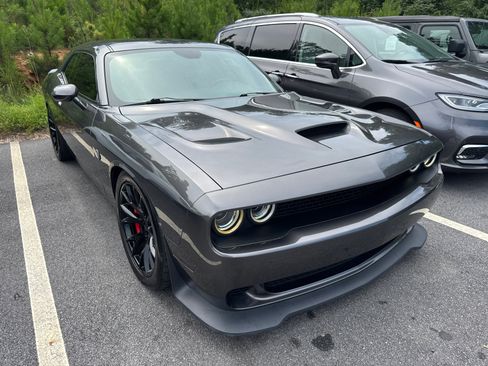 Used 2015 Dodge Challenger SRT Hellcat RWD image 3