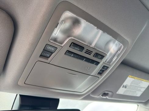 Used 2019 Toyota Highlander XLE image 27