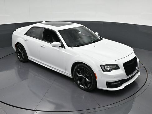 Used 2023 Chrysler 300 S w/ Comfort Group RWD image 22