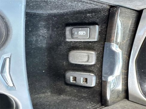 Used 2016 Cadillac Escalade Platinum image 27