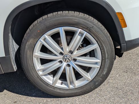 Used 2015 Volkswagen Tiguan R-Line image 11